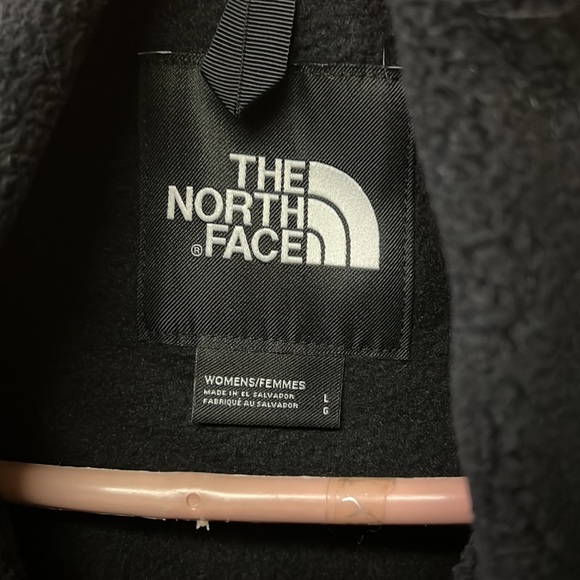 Women’s North Face - Picture 2 of 3